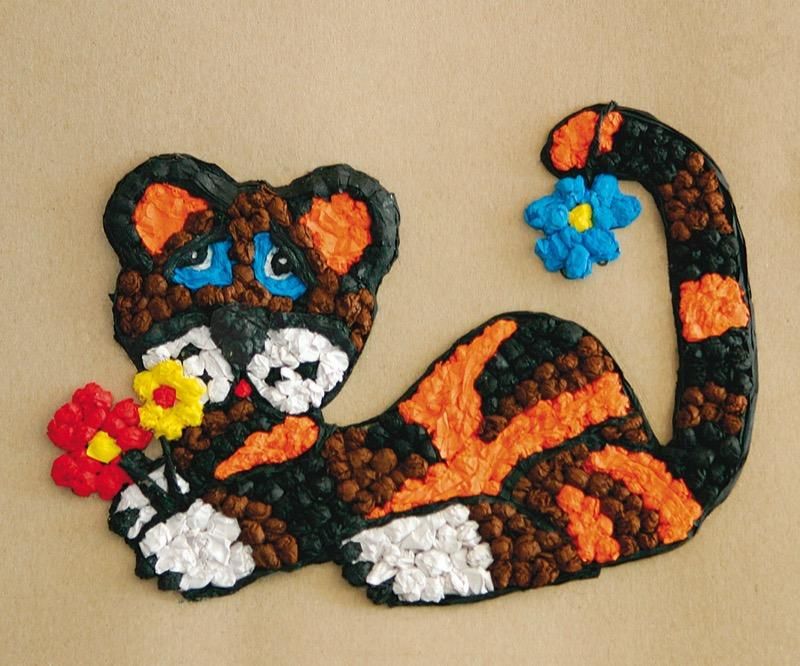  Realizar un pequeño tigre con bolas de papel de seda de colores